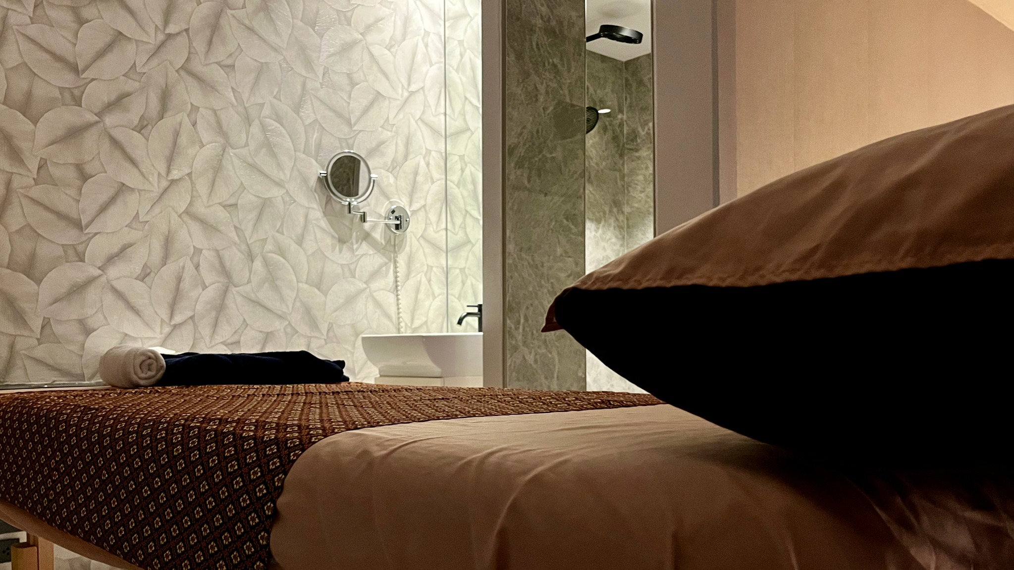 Yenjai private treatment suite