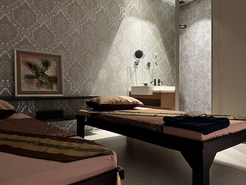 Yenjai Wellness for Life has a dedicated suite for couples located in the heart of Bangkok's central business district. Off-street parking in our attached parking garage.
