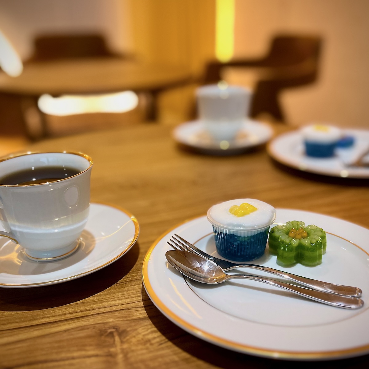 Enjoy the Yenjai Moment, a special time to relax in our private lobby with a uniquely Thai dessert and tea. Relaxation promotes wellness: comfort in the body, ease in the heart and mind.